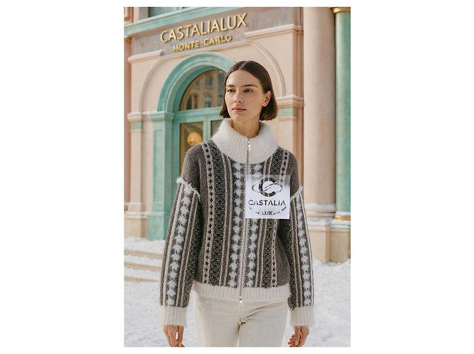 Chanel Arktisches Eis Ikonischer Flauschiger Cardigan 42 FR Beige - Ansicht 11