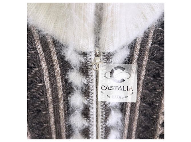Chanel Arktisches Eis Ikonischer Flauschiger Cardigan 42 FR Beige - Ansicht 12