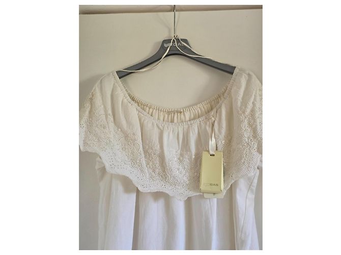 Mini vestido Gas branco de algodão com renda sangallo e paetês - vista 2