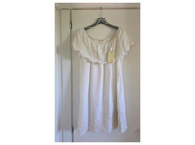 Mini vestido Gas branco de algodão com renda sangallo e paetês - vista 4