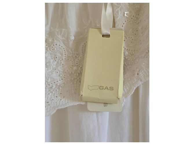 Mini vestido Gas branco de algodão com renda sangallo e paetês - vista 7