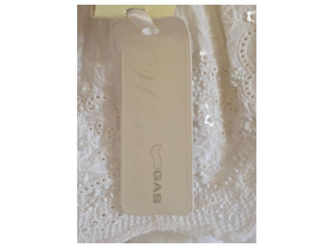 Mini vestido Gas branco de algodão com renda sangallo e paetês - vista 8