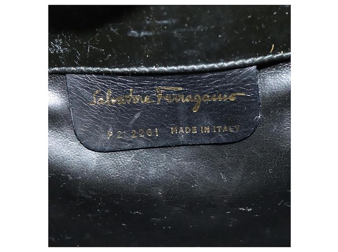 Borsa a spalla Gancini Chain di Salvatore Ferragamo in vernice nera e oro Auth 129160 Nero D'oro - vista 12