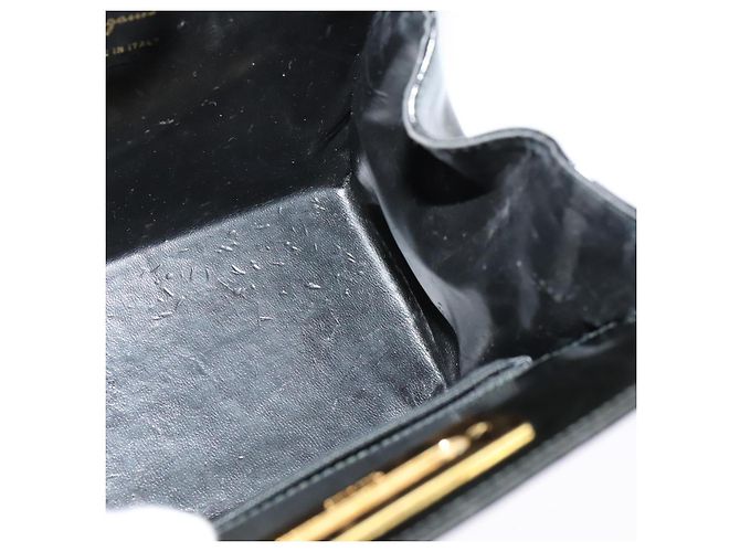 Borsa a spalla Gancini Chain di Salvatore Ferragamo in vernice nera e oro Auth 129160 Nero D'oro - vista 17