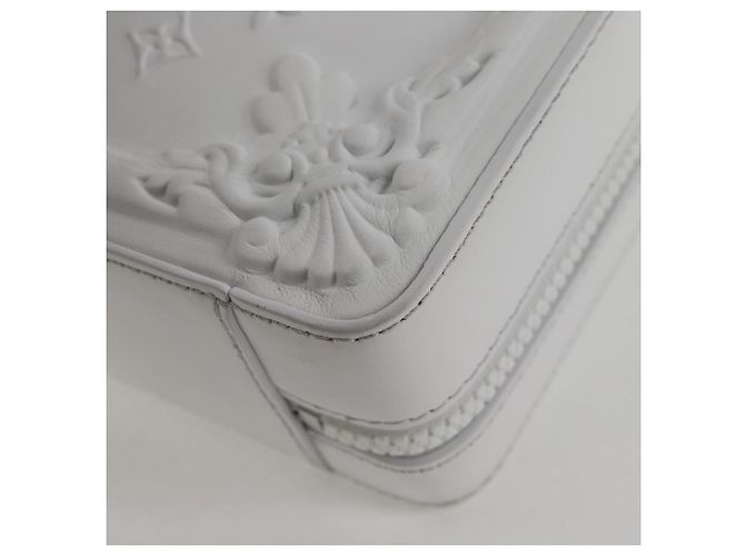 LOUIS VUITTON Monogramma LV Ornamento Borsa Trunk Morbida Bianca M21833 LV Auth MX402SM Bianco - vista 16