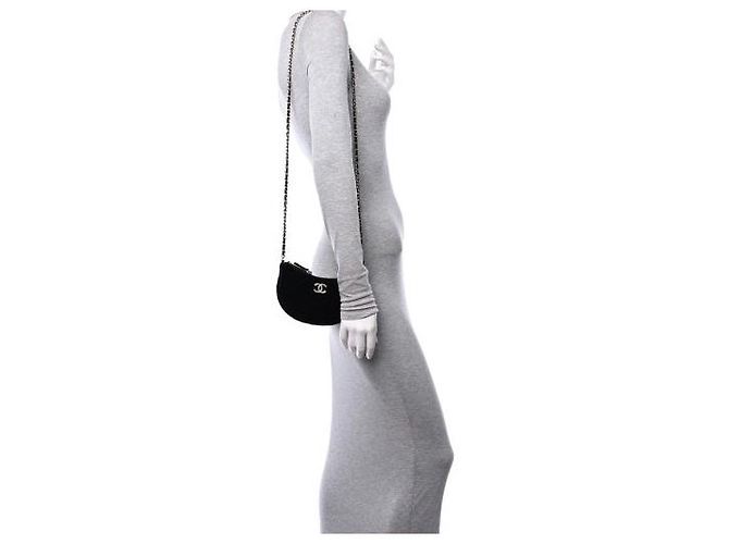 Borsa Hobo Chanel in Velluto Nero con Catena di Cristalli - vista 10