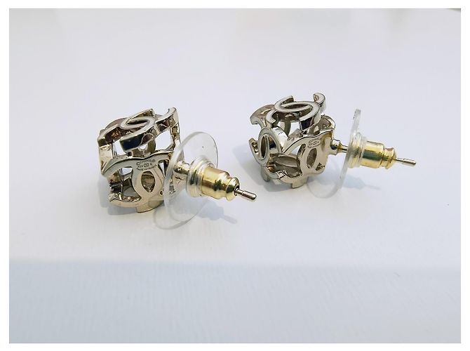 Orecchini Chanel CC 3D Dorati/Bianco D'oro - vista 4