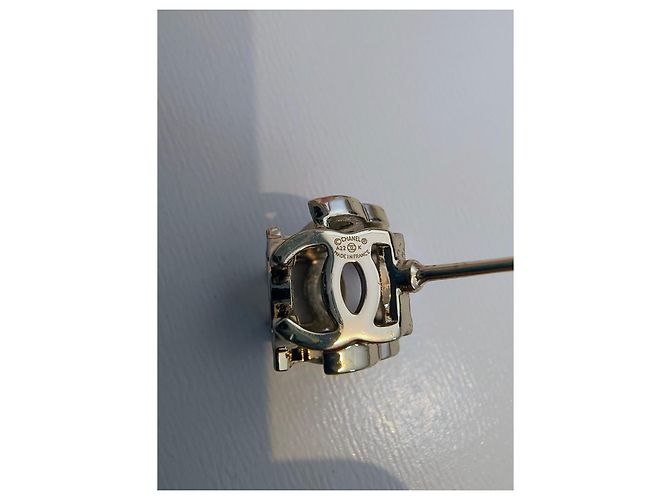 Orecchini Chanel CC 3D Dorati/Bianco D'oro - vista 5