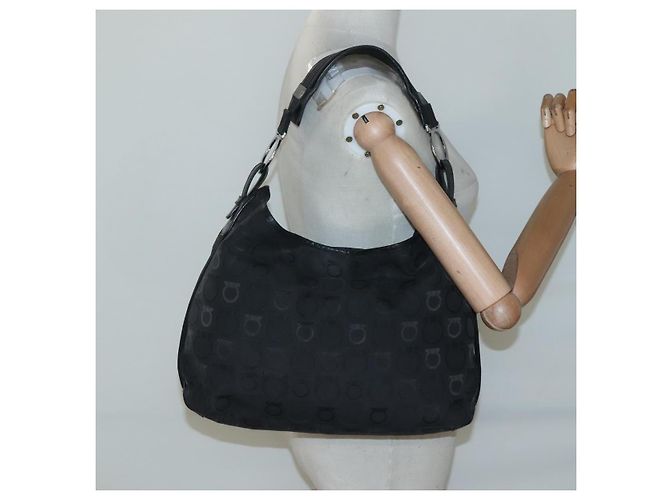 Borsa Gancini in tela e pelle nera argento di Salvatore Ferragamo Auth bs26905 Nero - vista 19