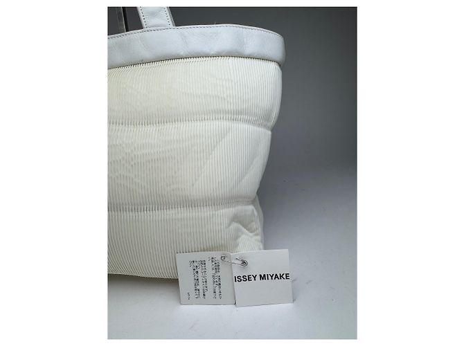 Vintage Issey Miyake Plissee Ledertasche weiß - Ansicht 13