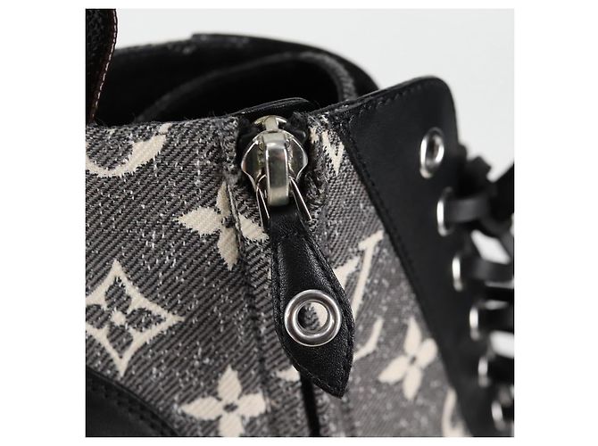 Botas gris LOUIS VUITTON Monogram Jaguar Star Trail Line Lace Up Auth 127740M Castaño - vista 9