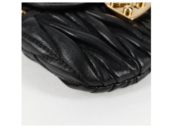 Borsa a spalla Miu Miu Matelassé Chain Pouch in pelle nera e oro Auth 128140SM Nero D'oro - vista 15