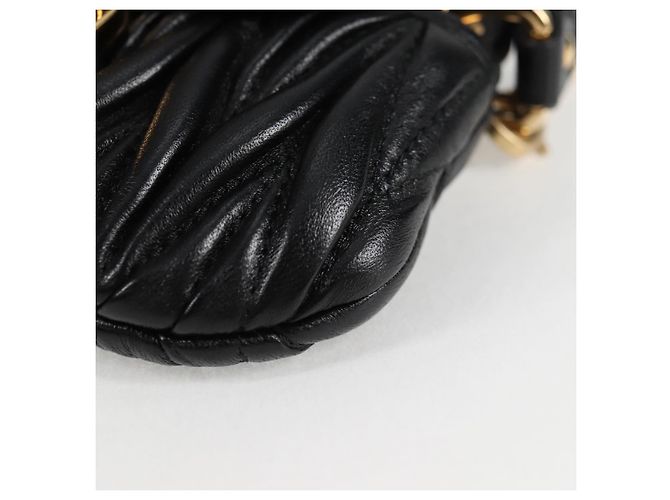Borsa a spalla Miu Miu Matelassé Chain Pouch in pelle nera e oro Auth 128140SM Nero D'oro - vista 16