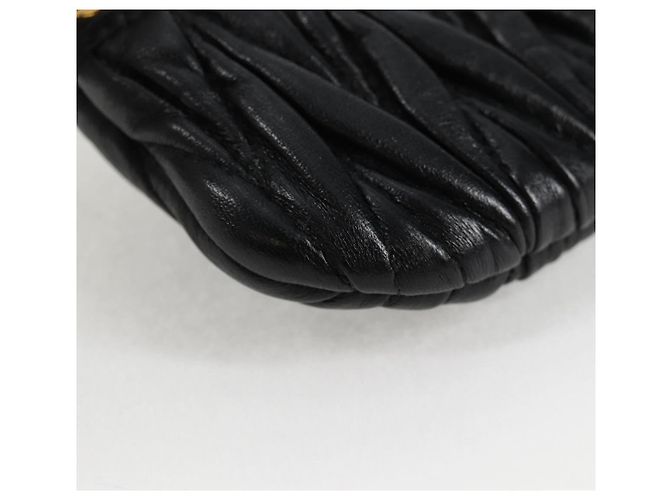 Borsa a spalla Miu Miu Matelassé Chain Pouch in pelle nera e oro Auth 128140SM Nero D'oro - vista 17