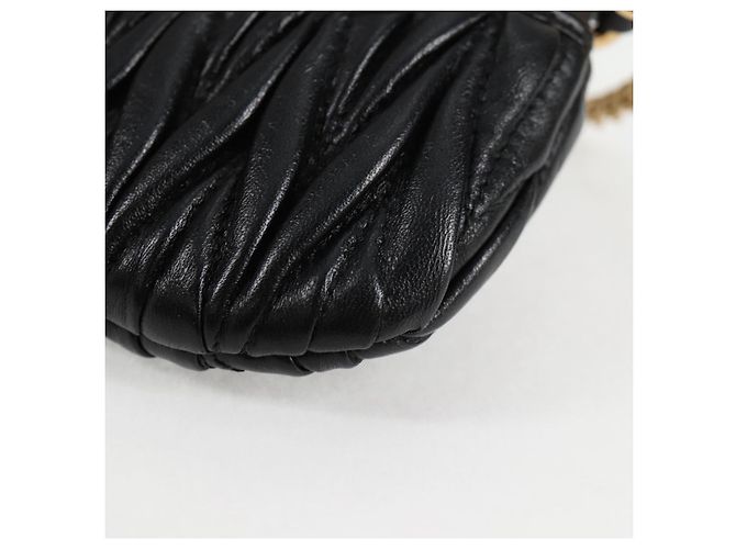 Borsa a spalla Miu Miu Matelassé Chain Pouch in pelle nera e oro Auth 128140SM Nero D'oro - vista 18