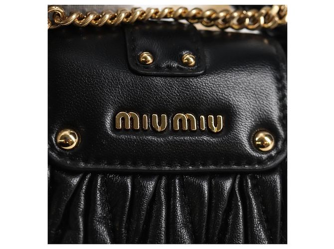 Borsa a spalla Miu Miu Matelassé Chain Pouch in pelle nera e oro Auth 128140SM Nero D'oro - vista 19