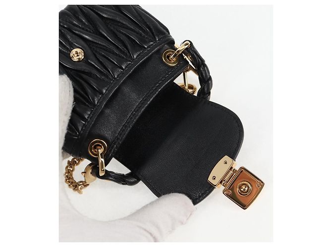Borsa a spalla Miu Miu Matelassé Chain Pouch in pelle nera e oro Auth 128140SM Nero D'oro - vista 9