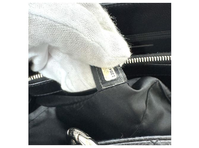 Chanel schwarze genarbte Kalbsleder-Tote - Ansicht 13