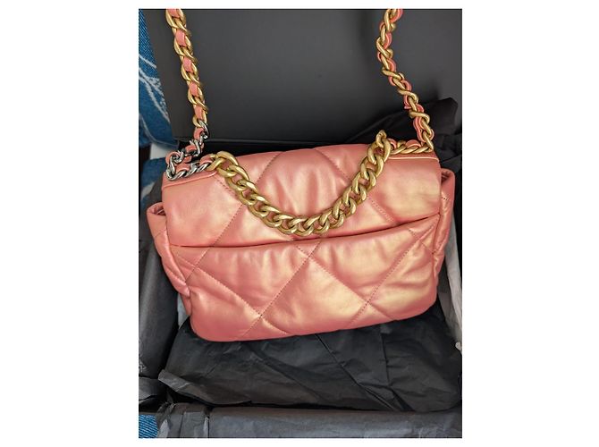 Chanel 19 Couro de bezerro iridescente acolchoada média aba rosa - vista 11