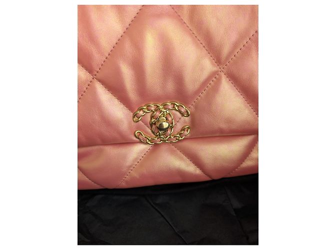 Chanel 19 Couro de bezerro iridescente acolchoada média aba rosa - vista 15