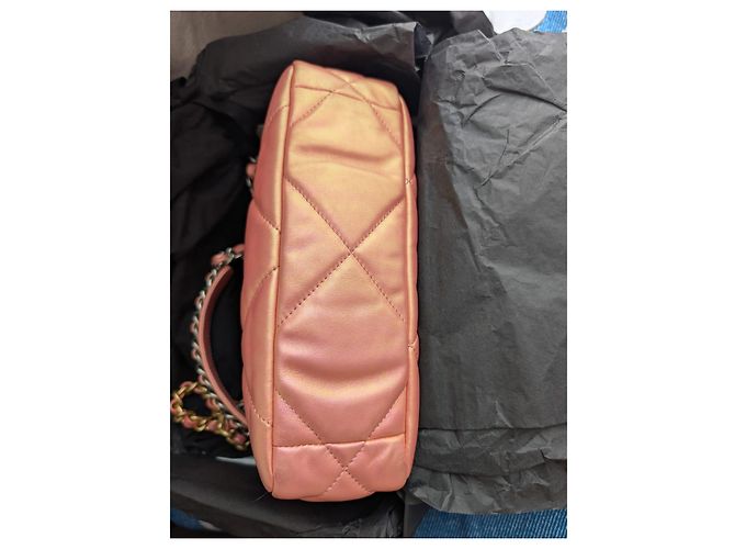 Chanel 19 Couro de bezerro iridescente acolchoada média aba rosa - vista 9