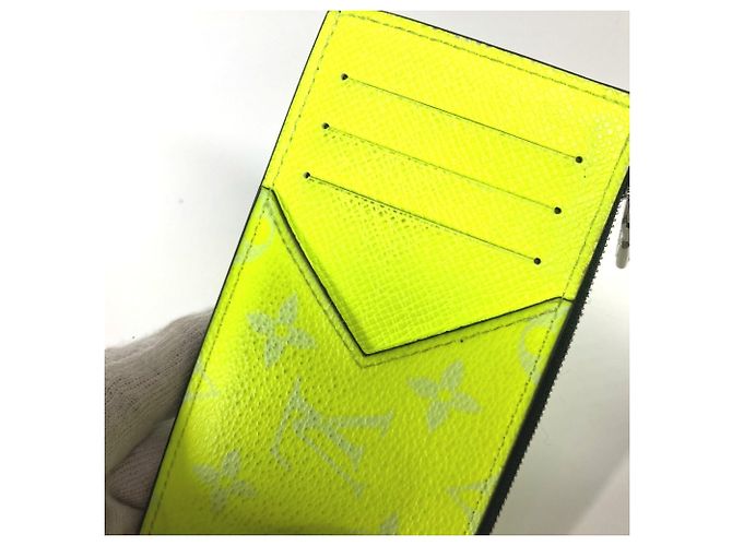 Monedero Taiga Rama de Louis Vuitton Amarillo - vista 10