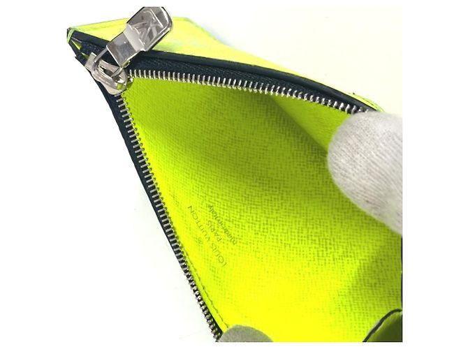 Monedero Taiga Rama de Louis Vuitton Amarillo - vista 12
