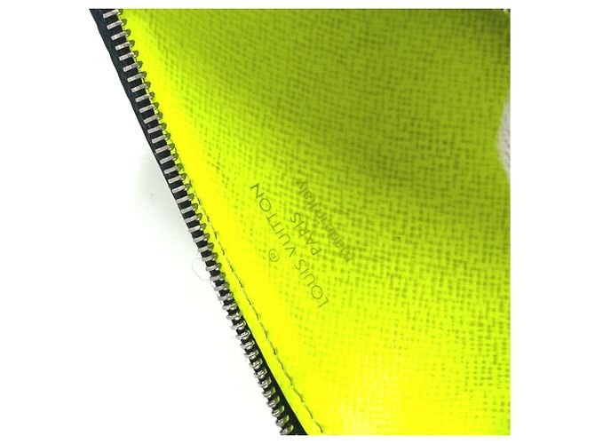 Monedero Taiga Rama de Louis Vuitton Amarillo - vista 13