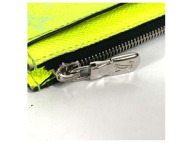 Monedero Taiga Rama de Louis Vuitton Amarillo - vista 5
