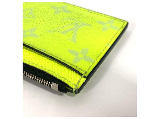 Monedero Taiga Rama de Louis Vuitton Amarillo - vista 6