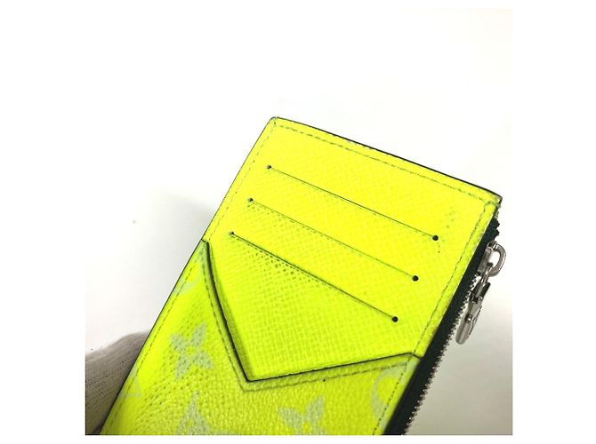 Monedero Taiga Rama de Louis Vuitton Amarillo - vista 9
