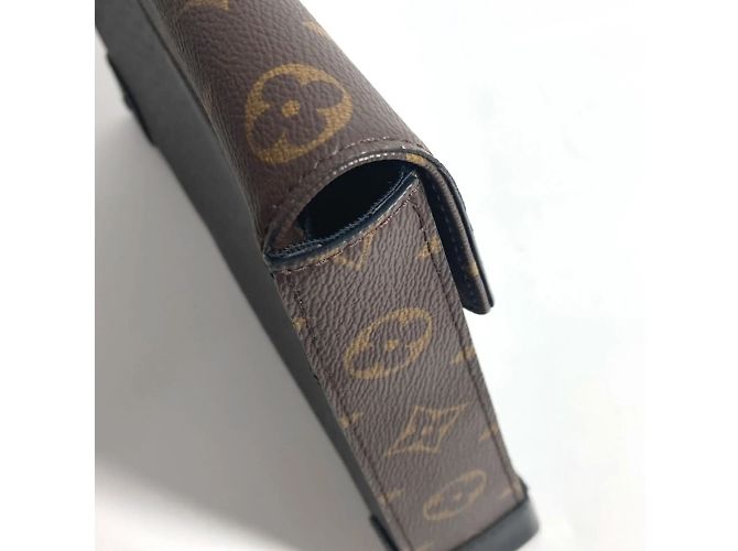 Borsa Pochette Steamer Monogram Taiga Louis Vuitton Marrone Cachi - vista 11