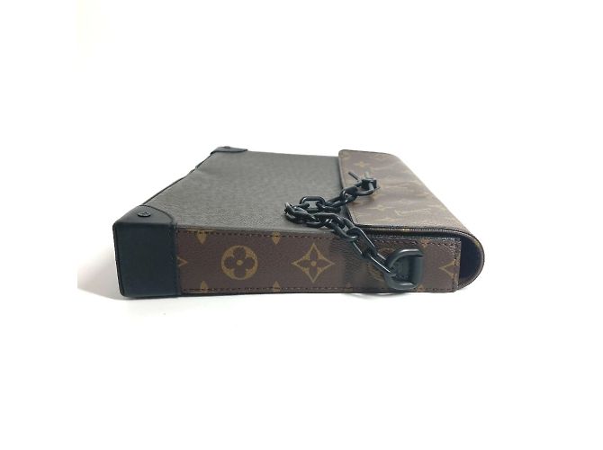 Borsa Pochette Steamer Monogram Taiga Louis Vuitton Marrone Cachi - vista 3