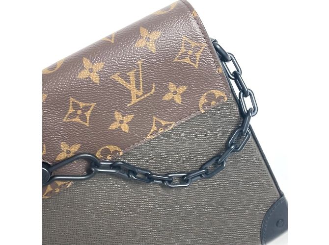 Borsa Pochette Steamer Monogram Taiga Louis Vuitton Marrone Cachi - vista 8