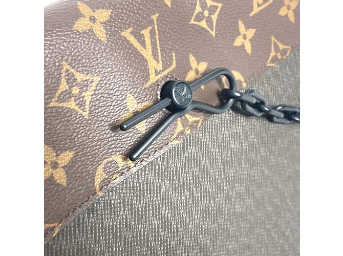 Borsa Pochette Steamer Monogram Taiga Louis Vuitton Marrone Cachi - vista 9