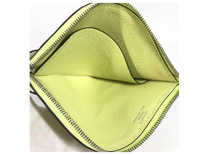 Monedero de cuero Chèvre de Hermès en amarillo - vista 8