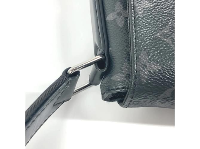 Bolso Messenger Explorer MM Monogram Eclipse Louis Vuitton Negro Monograma - vista 10