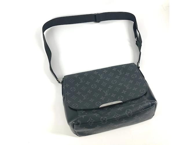 Bolso Messenger Explorer MM Monogram Eclipse Louis Vuitton Negro Monograma - vista 11