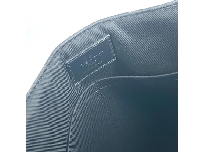 Bolso Messenger Explorer MM Monogram Eclipse Louis Vuitton Negro Monograma - vista 14
