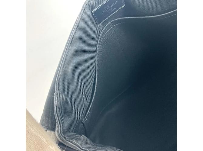 Bolso Messenger Explorer MM Monogram Eclipse Louis Vuitton Negro Monograma - vista 16