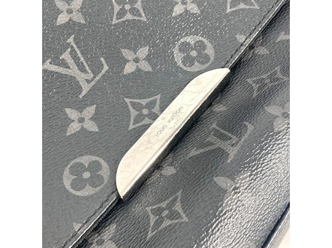 Bolso Messenger Explorer MM Monogram Eclipse Louis Vuitton Negro Monograma - vista 8