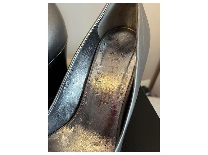 Décolleté Chanel Argentate in Pelle a Punta Aperta 36.5 Argento - vista 10