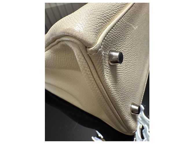 Hermès Kelly 32 Handtasche in der Farbe Craie Roh - Ansicht 16