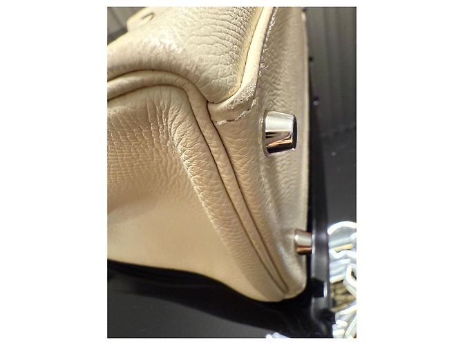Hermès Kelly 32 Handtasche in der Farbe Craie Roh - Ansicht 18