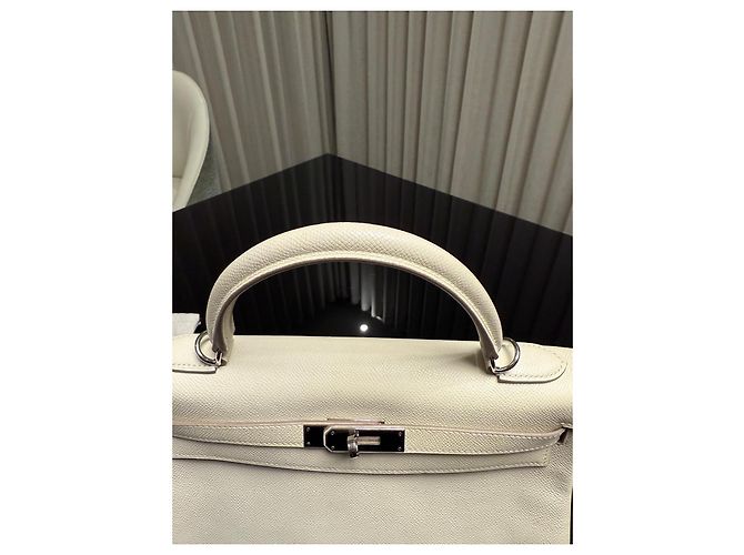 Hermès Kelly 32 Handtasche in der Farbe Craie Roh - Ansicht 7