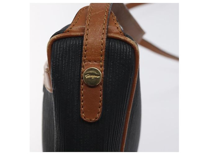 Borsa a spalla Salvatore Ferragamo in pelle PVC nera e oro Auth bs27289 Nero D'oro - vista 14