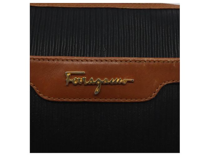 Borsa a spalla Salvatore Ferragamo in pelle PVC nera e oro Auth bs27289 Nero D'oro - vista 15