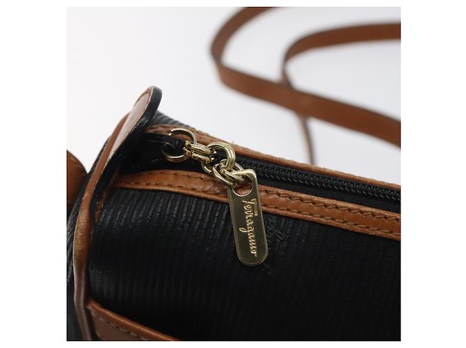 Borsa a spalla Salvatore Ferragamo in pelle PVC nera e oro Auth bs27289 Nero D'oro - vista 16