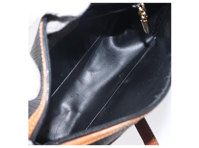 Borsa a spalla Salvatore Ferragamo in pelle PVC nera e oro Auth bs27289 Nero D'oro - vista 18