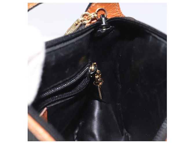 Borsa a spalla Salvatore Ferragamo in pelle PVC nera e oro Auth bs27289 Nero D'oro - vista 19